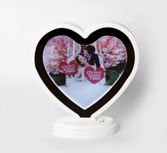 Pasqyre magjike ne forme te zemres